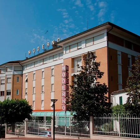 Moderno Otel 4*