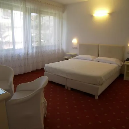 Moderno Otel 4*