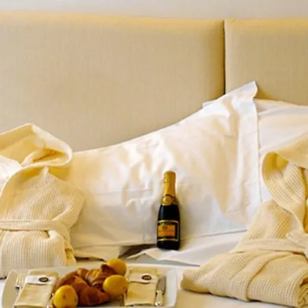 Moderno Otel 4*